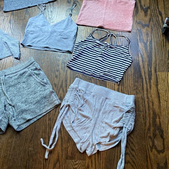 SOLD- LOT OF MIXXED CROP TOPS WITH 2 SHORTS SIZE SMALL XS - Picture 2 of 15